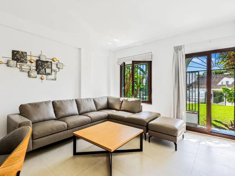 Modern 4-Bedroom Ground-Floor Apartment, Villa Marina (Puerto Banús)