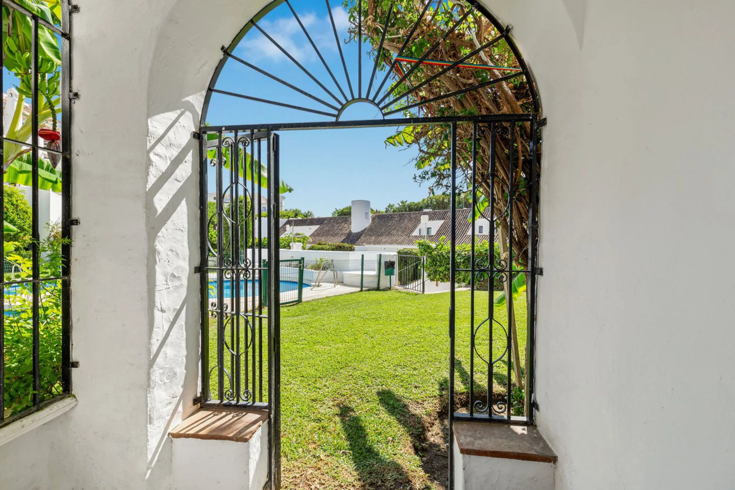 Modern 4-Bedroom Ground-Floor Apartment, Villa Marina (Puerto Banús)