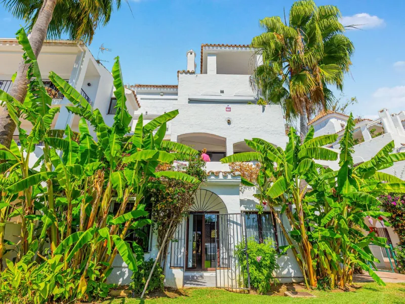 Modern 4-Bedroom Ground-Floor Apartment, Villa Marina (Puerto Banús)