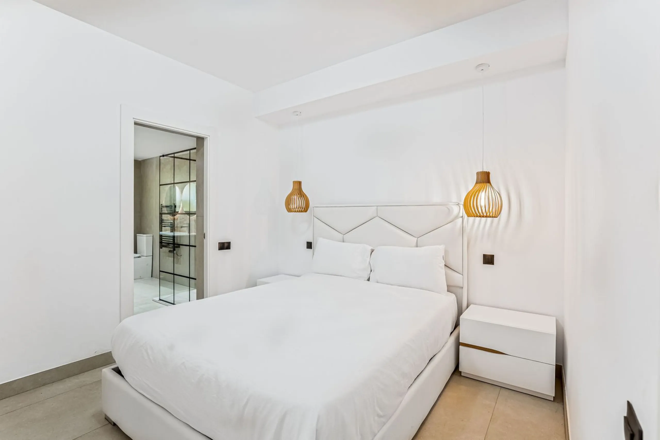 Modern 4-Bedroom Ground-Floor Apartment, Villa Marina (Puerto Banús)