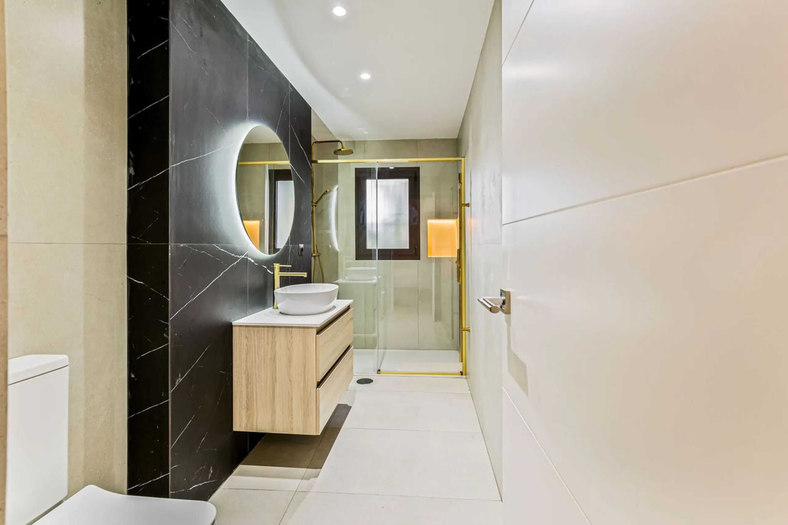 Modern 4-Bedroom Ground-Floor Apartment, Villa Marina (Puerto Banús)