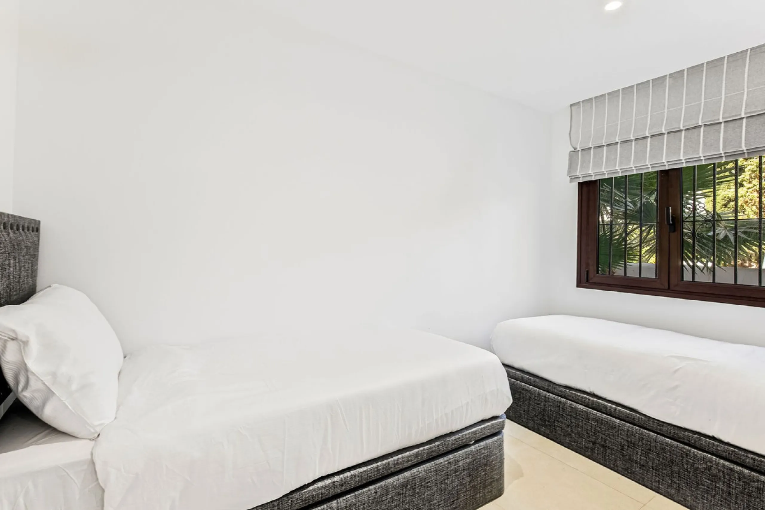 Modern 4-Bedroom Ground-Floor Apartment, Villa Marina (Puerto Banús)