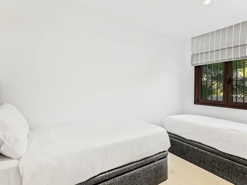Modern 4-Bedroom Ground-Floor Apartment, Villa Marina (Puerto Banús)