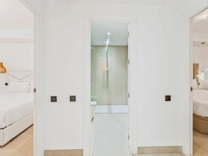 Modern 4-Bedroom Ground-Floor Apartment, Villa Marina (Puerto Banús)