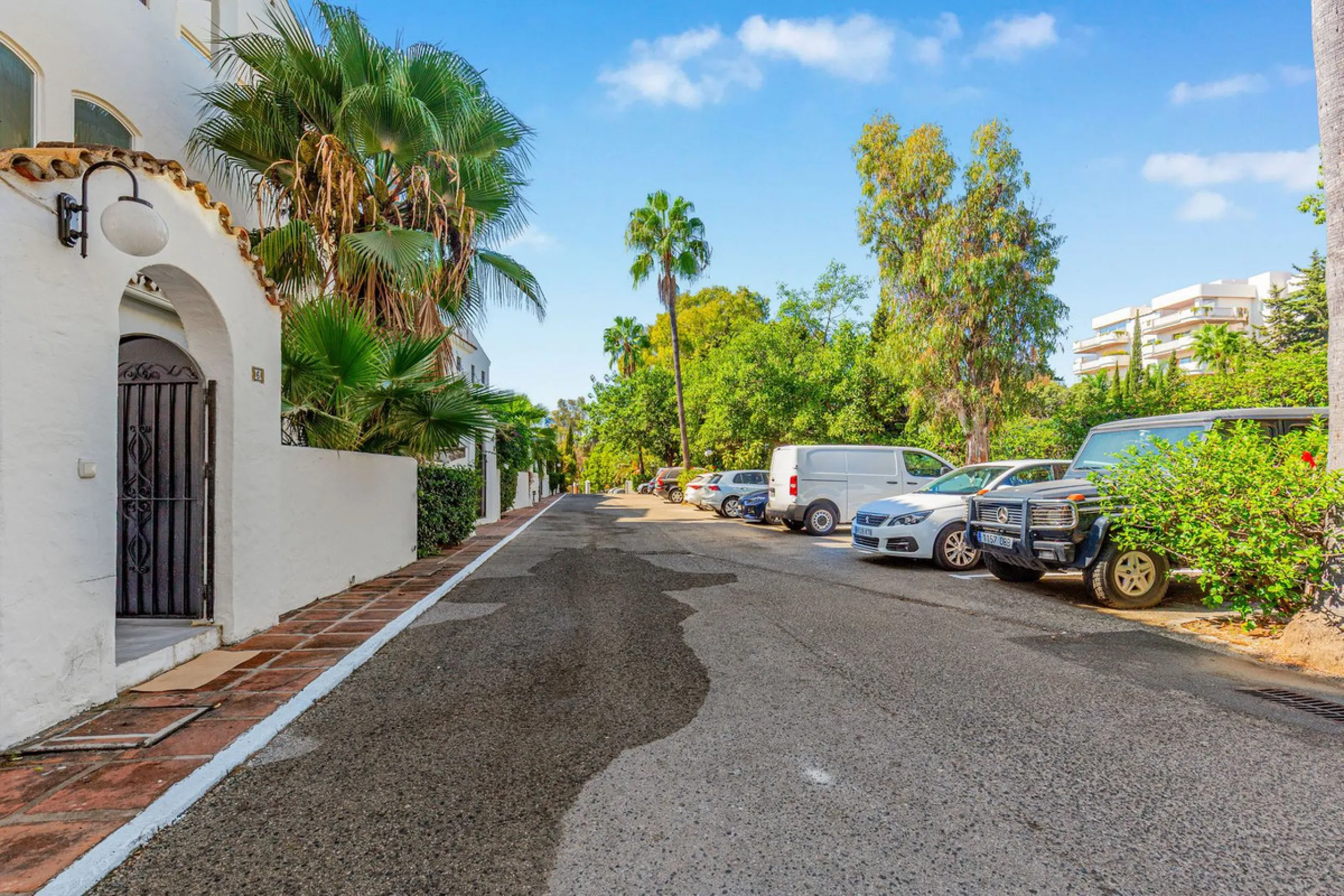 Modern 4-Bedroom Ground-Floor Apartment, Villa Marina (Puerto Banús)