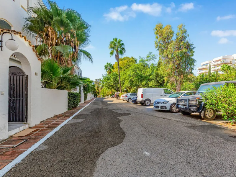 Modern 4-Bedroom Ground-Floor Apartment, Villa Marina (Puerto Banús)