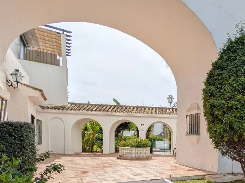 Modern 4-Bedroom Ground-Floor Apartment, Villa Marina (Puerto Banús)