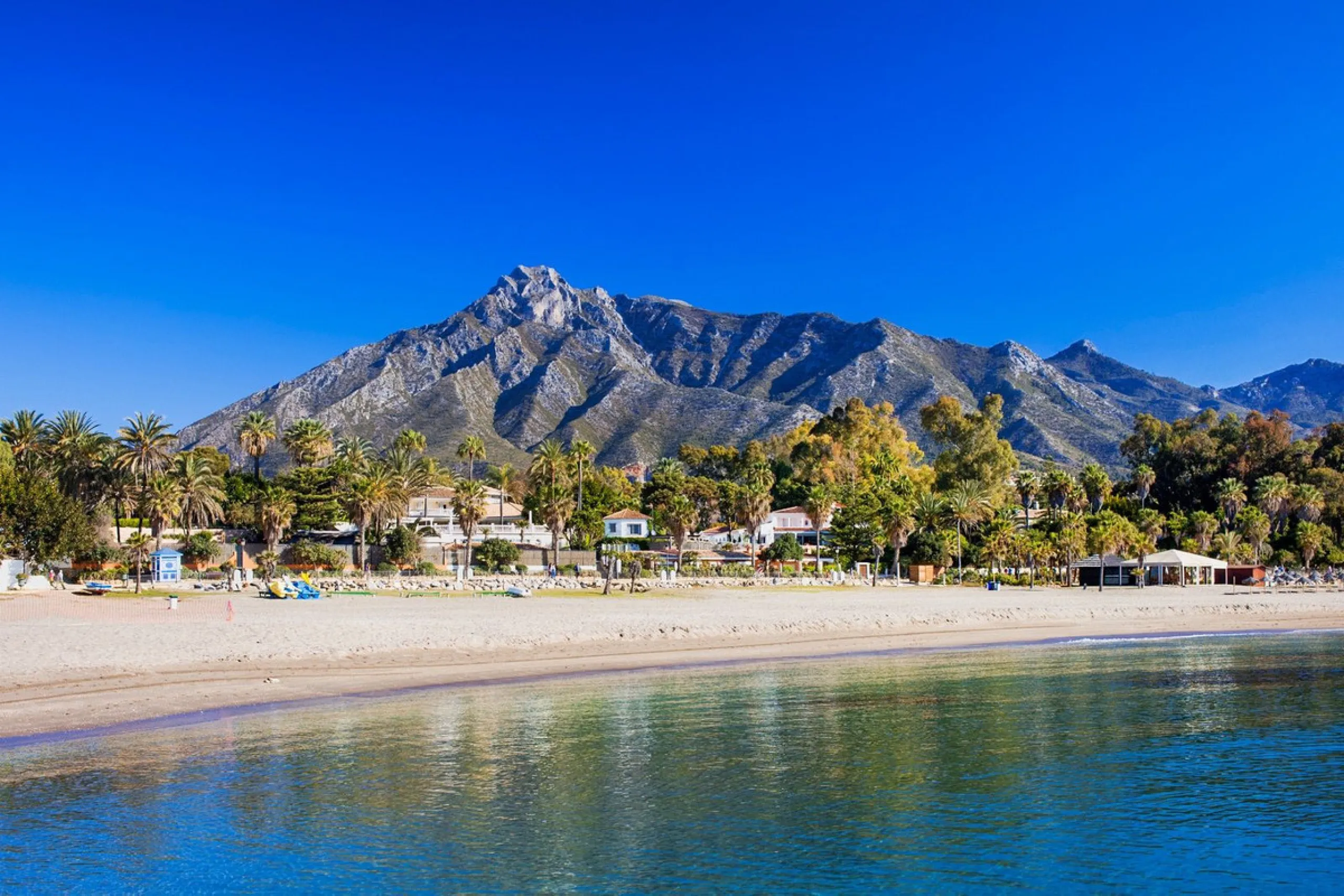 Modern 4-Bedroom Ground-Floor Apartment, Villa Marina (Puerto Banús)