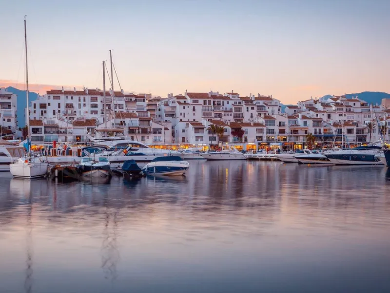 Modern 4-Bedroom Ground-Floor Apartment, Villa Marina (Puerto Banús)