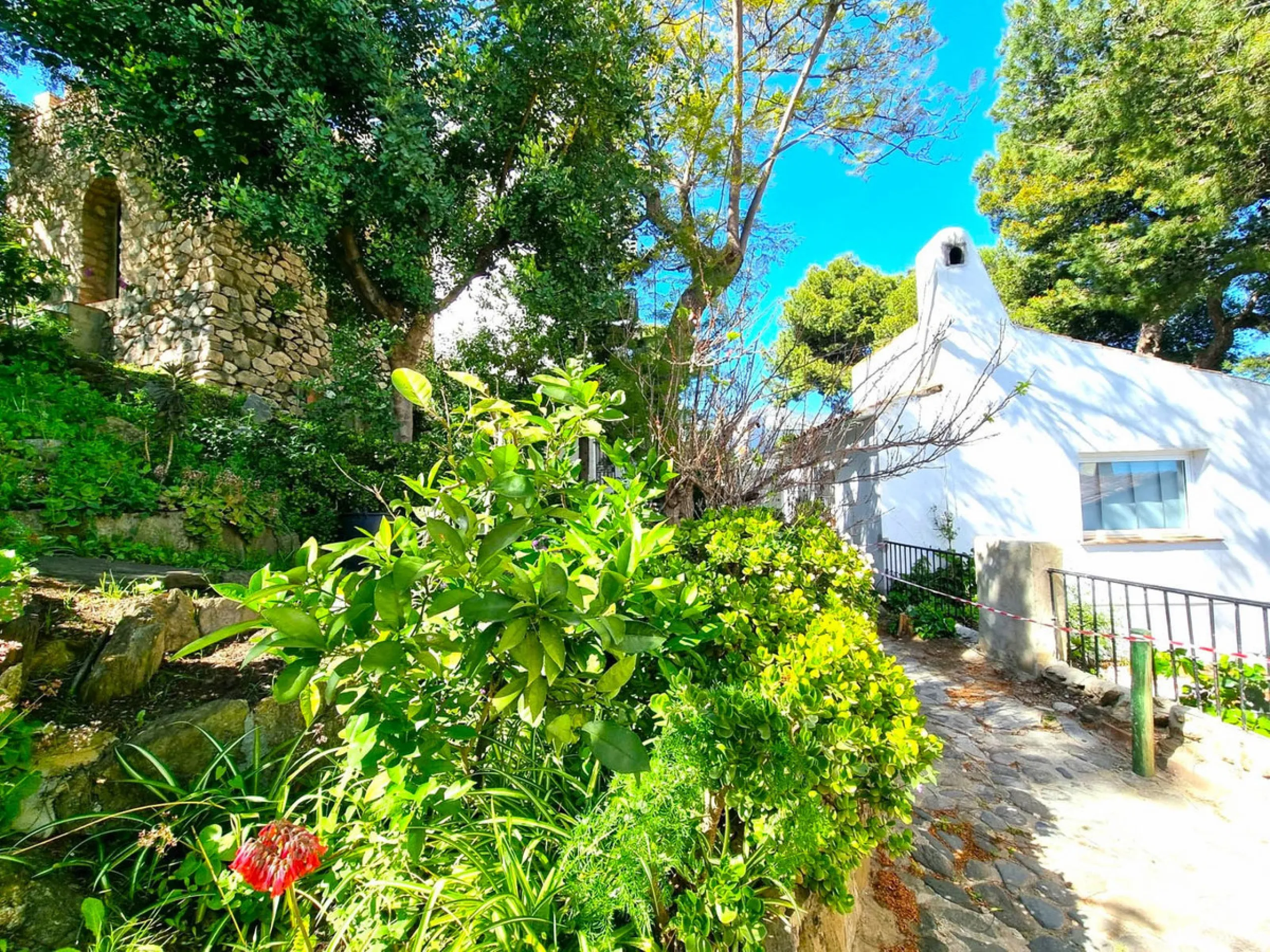 House - Semi-Detached House в продаже в Benalmadena, Málaga. В доме 2 спален и 2 ванных комнат. Площадь дома 93 м². Площадь участка 101 м²