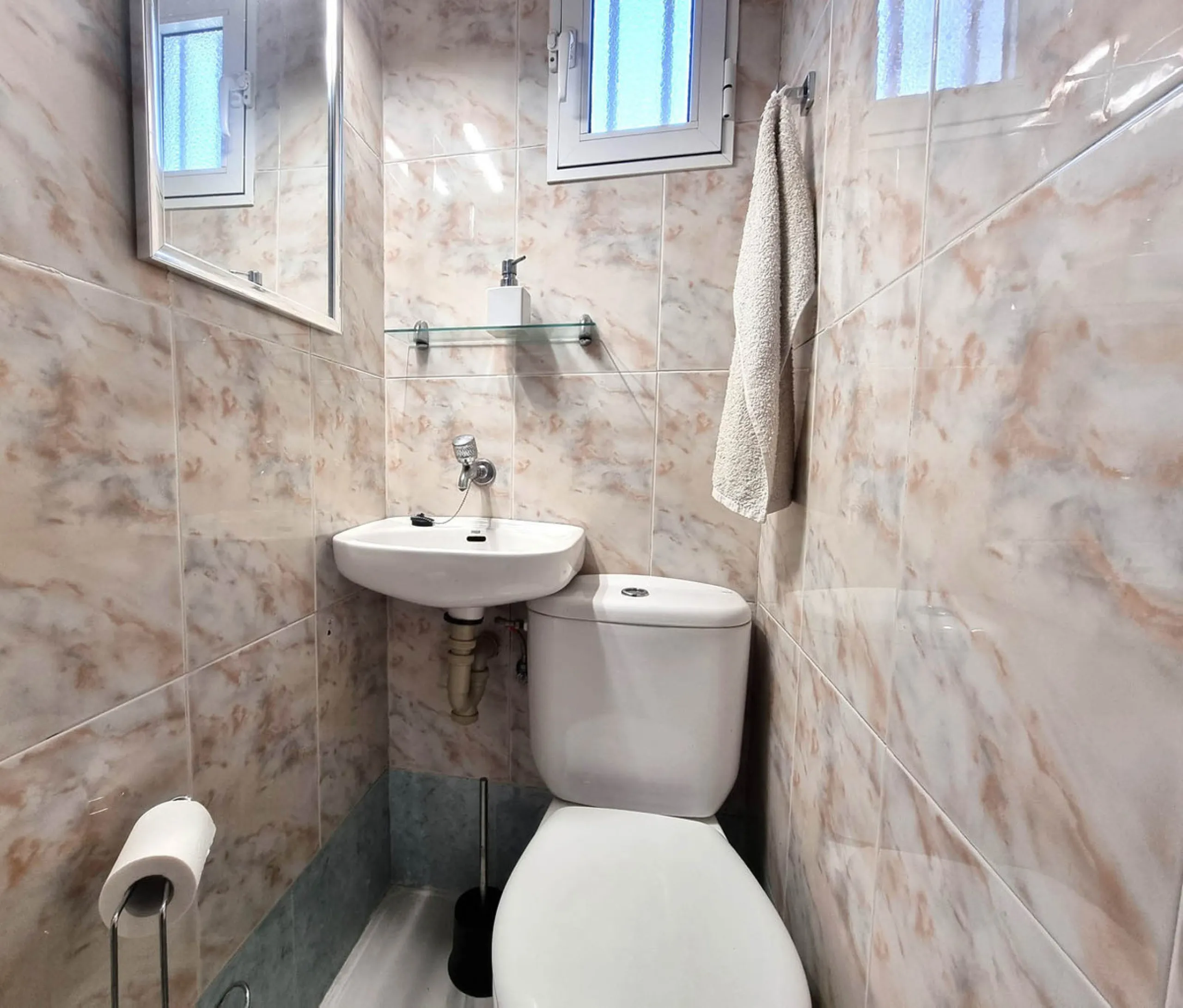 House - Semi-Detached House в продаже в Benalmadena, Málaga. В доме 2 спален и 2 ванных комнат. Площадь дома 93 м². Площадь участка 101 м²