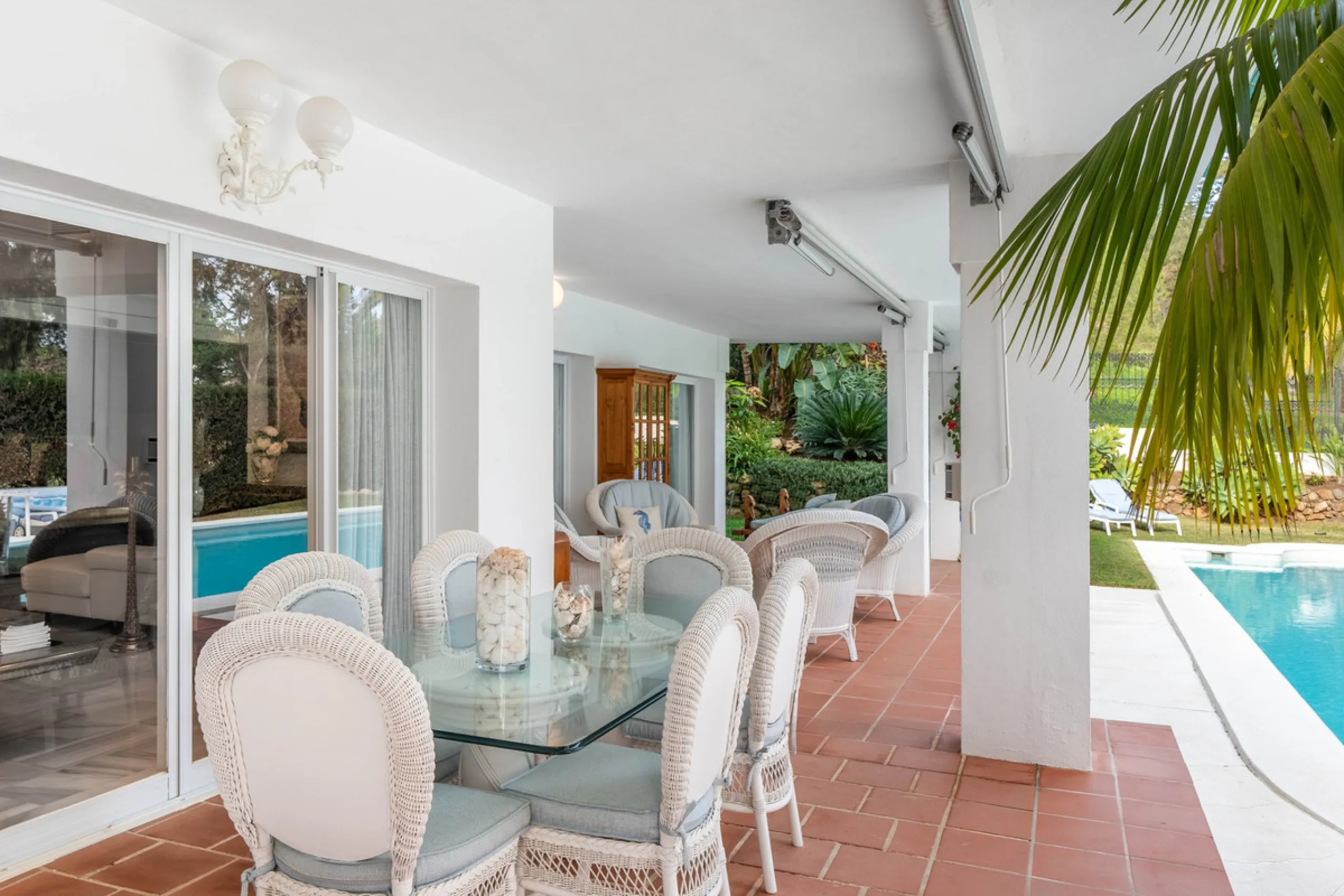 House - Semi-Detached House в продаже в Benahavís, Málaga. В доме 2 спален и 3 ванных комнат. Площадь дома 375 м². Площадь участка 775 м²