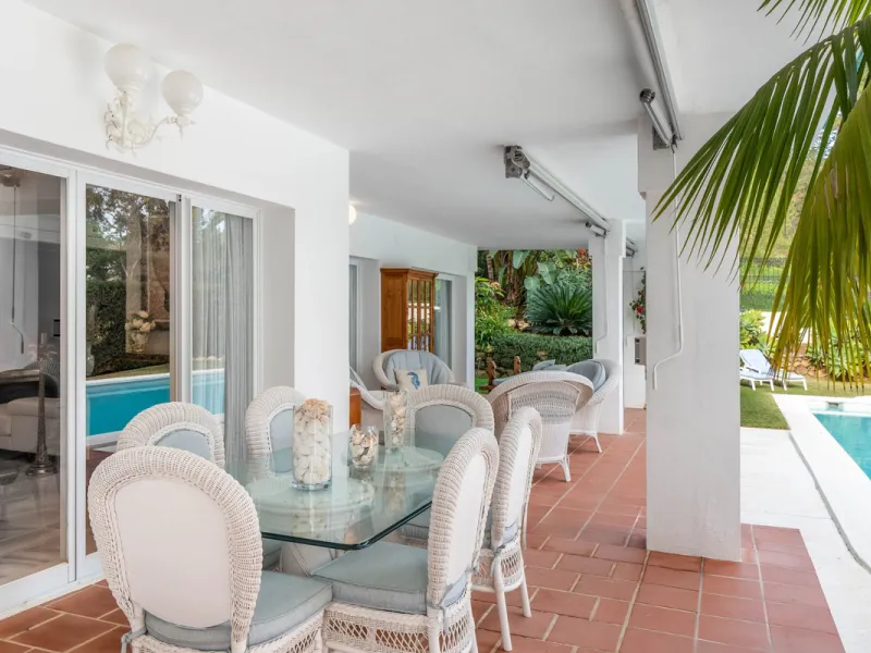 House - Semi-Detached House в продаже в Benahavís, Málaga. В доме 2 спален и 3 ванных комнат. Площадь дома 375 м². Площадь участка 775 м²