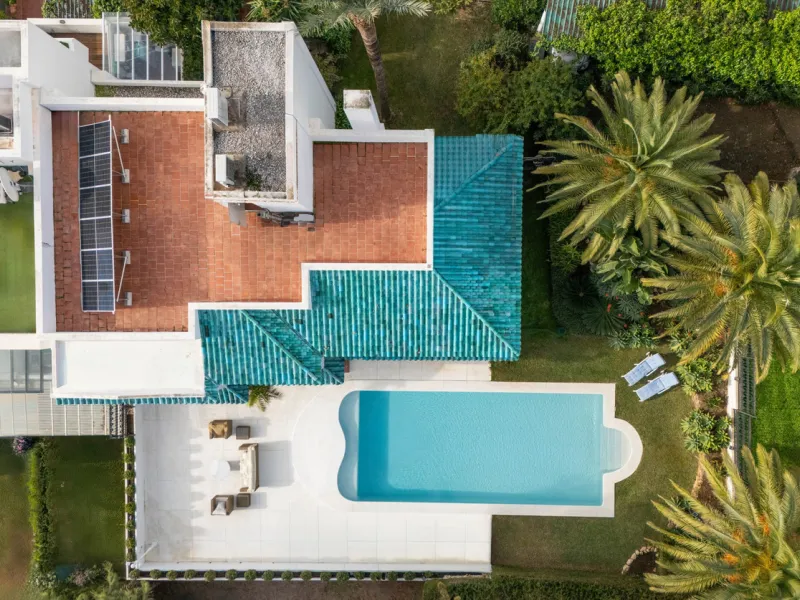 House - Semi-Detached House в продаже в Benahavís, Málaga. В доме 2 спален и 3 ванных комнат. Площадь дома 375 м². Площадь участка 775 м²