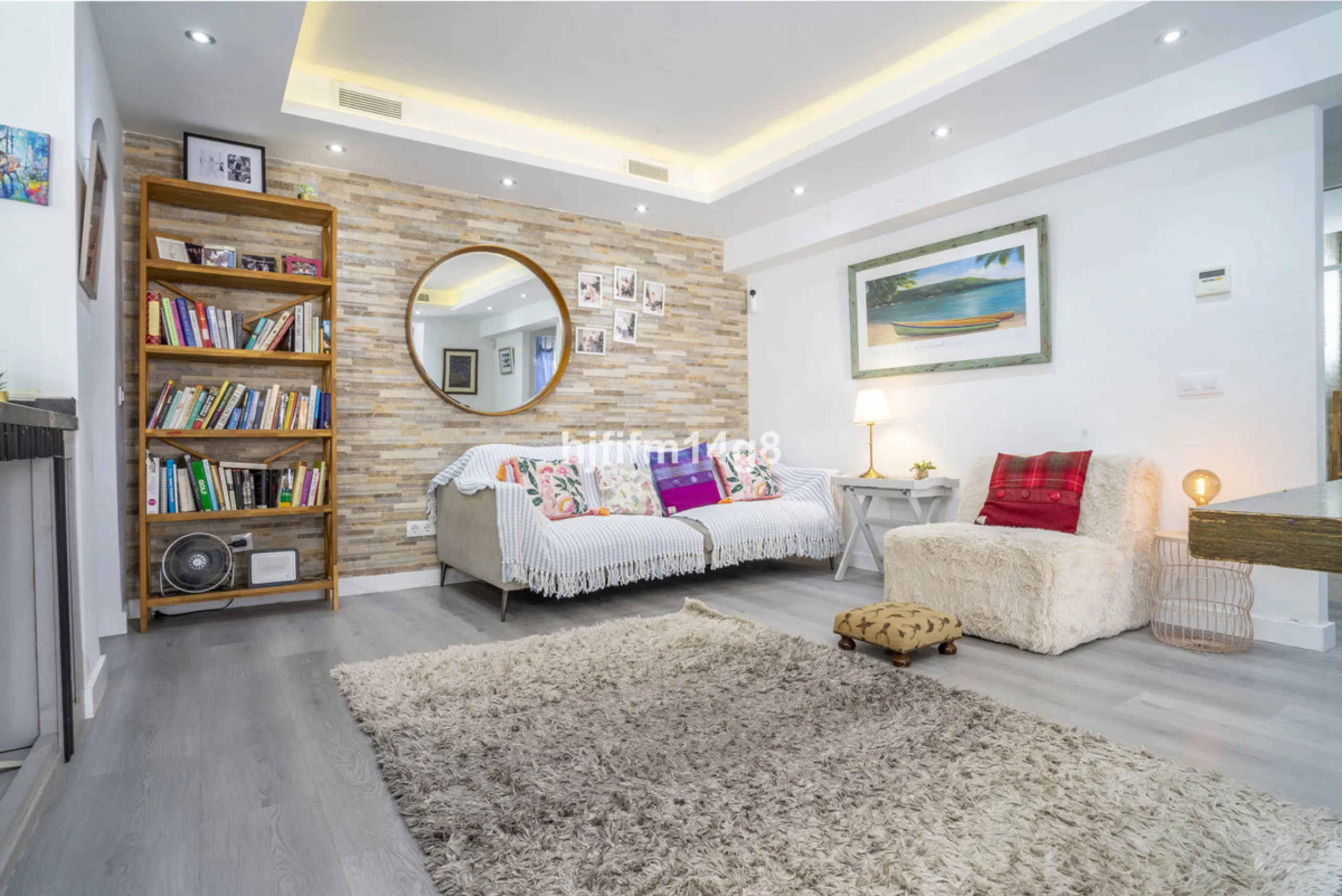 Discover this charming villa for sale in the heart of Nueva Andalucía, one of Marbella's most sought-after residential areas. Perfectly located just 6 minutes by car from the vibrant Puerto Banús and the golden sands of Playa del Duque, the property offer