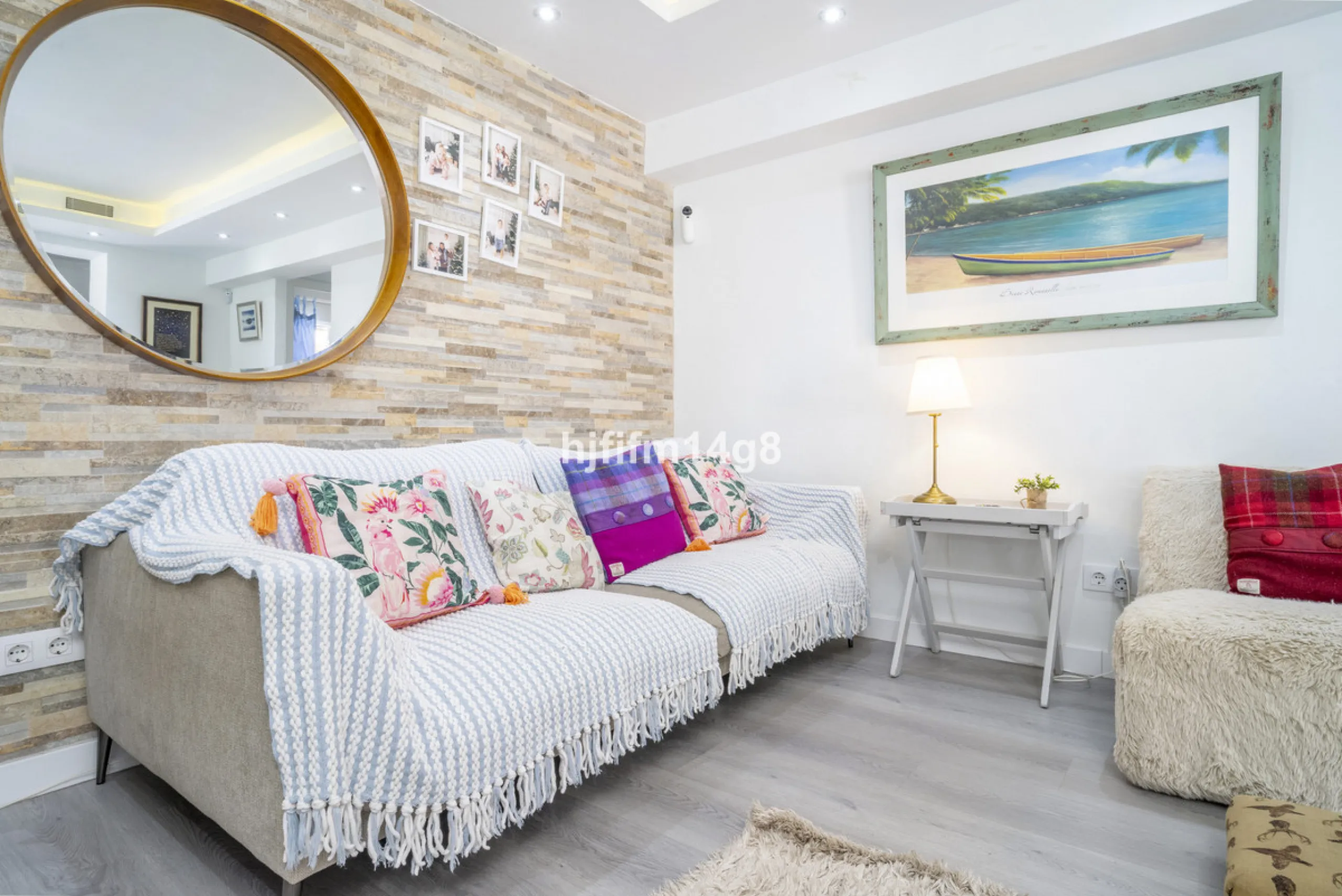 Discover this charming villa for sale in the heart of Nueva Andalucía, one of Marbella's most sought-after residential areas. Perfectly located just 6 minutes by car from the vibrant Puerto Banús and the golden sands of Playa del Duque, the property offer