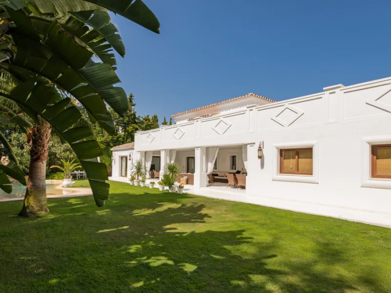Impressive luxurious Andalusian style villa on the Atalaya beachside, a few steps from the beach.