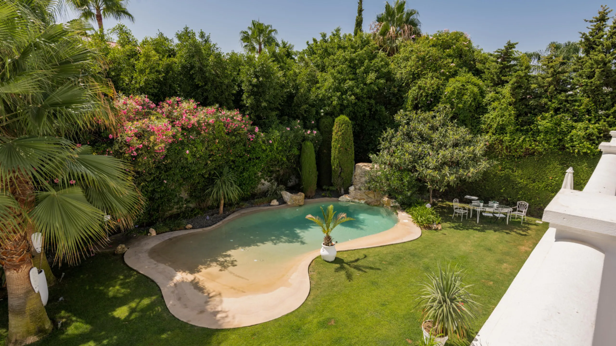 Impressive luxurious Andalusian style villa on the Atalaya beachside, a few steps from the beach.