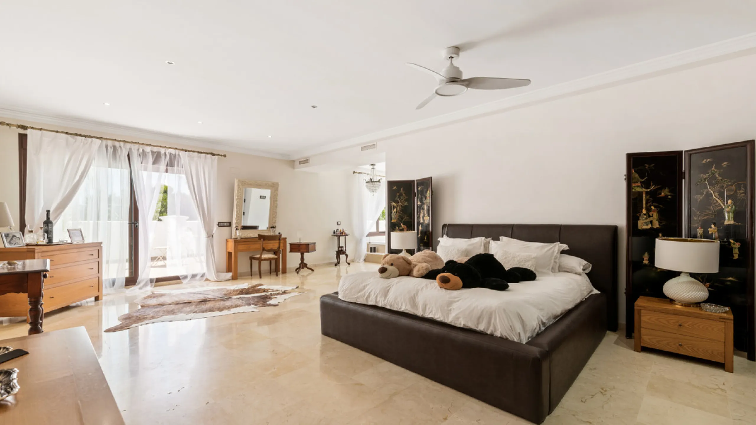 Impressive luxurious Andalusian style villa on the Atalaya beachside, a few steps from the beach.