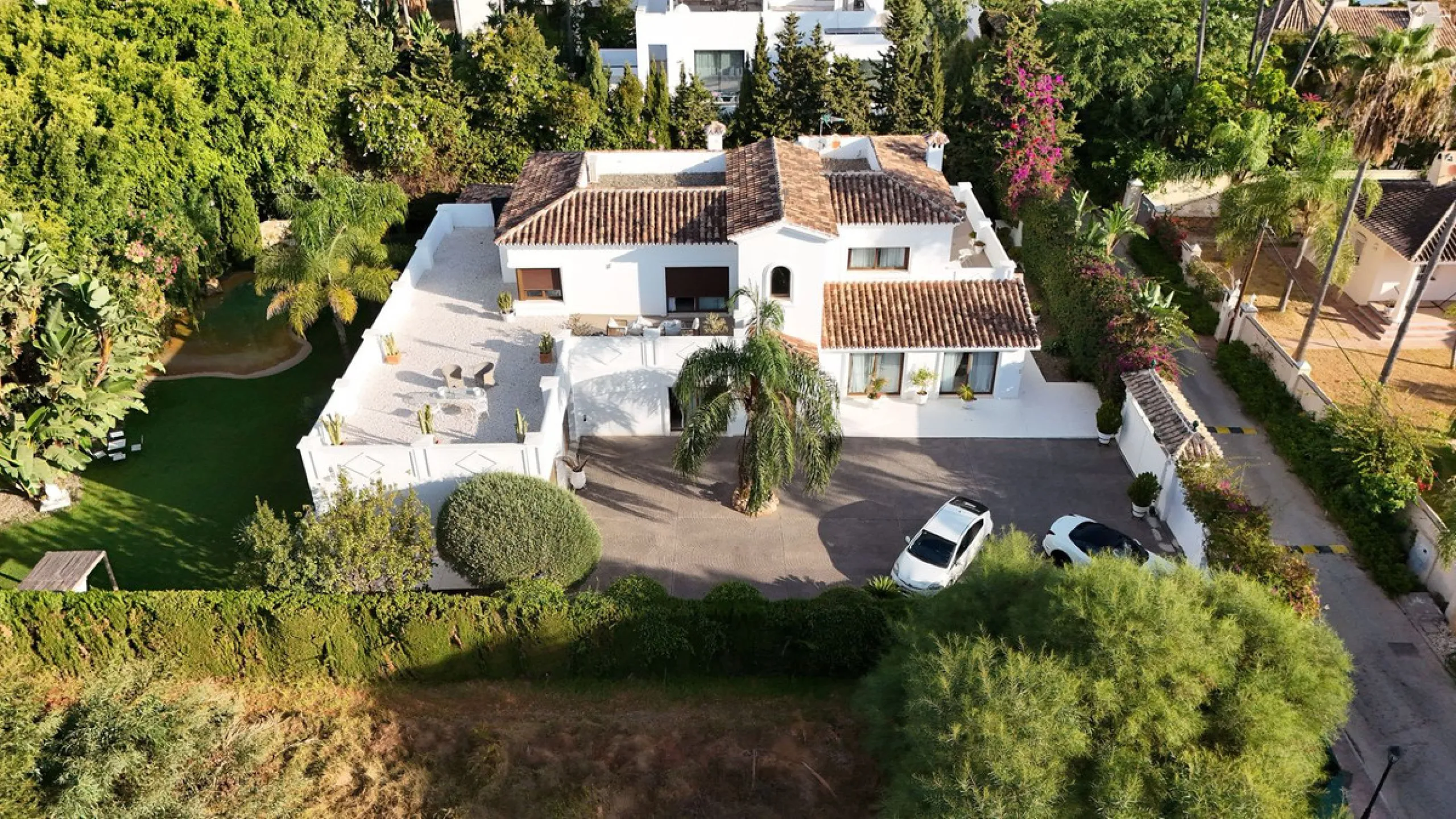 Impressive luxurious Andalusian style villa on the Atalaya beachside, a few steps from the beach.