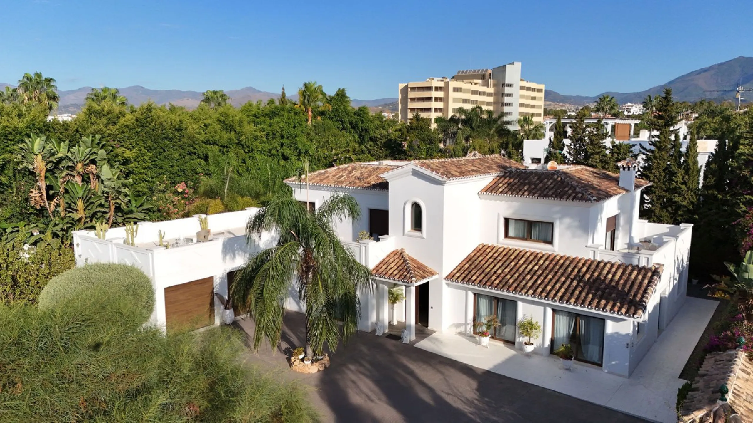 Impressive luxurious Andalusian style villa on the Atalaya beachside, a few steps from the beach.