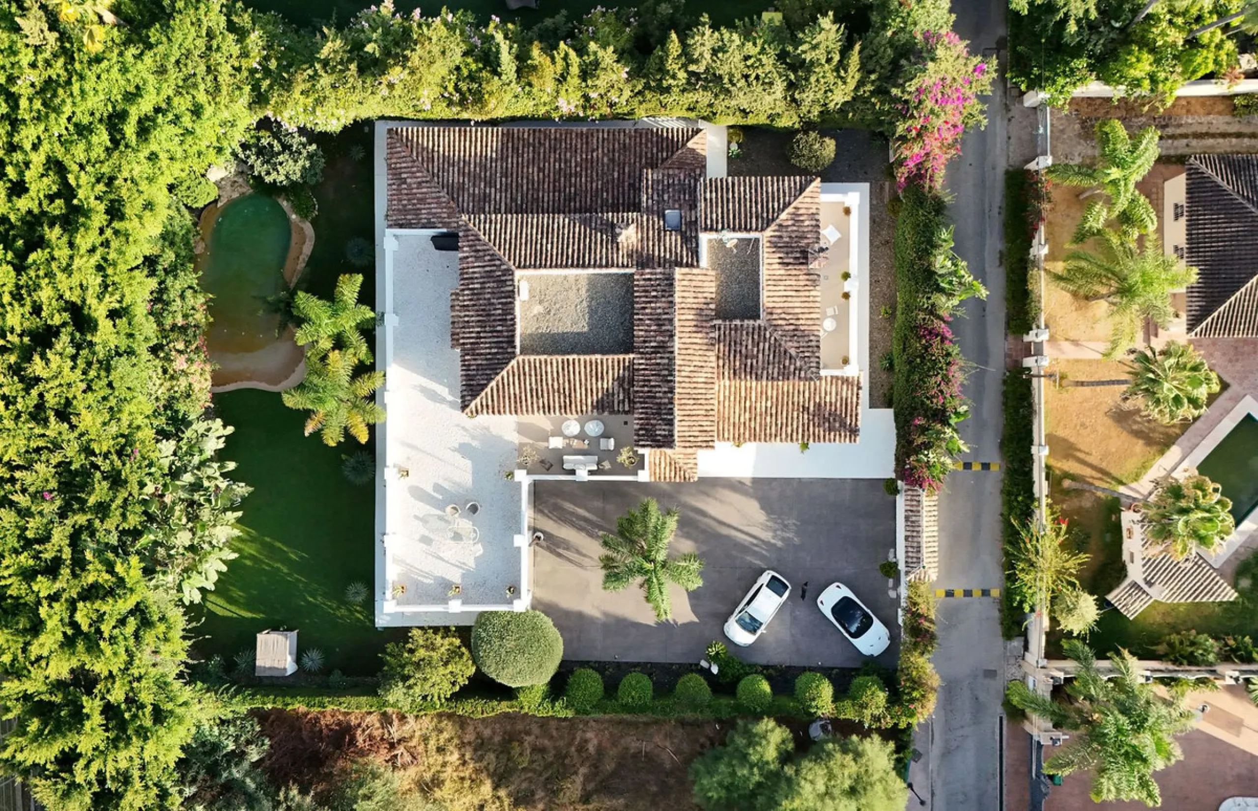 Impressive luxurious Andalusian style villa on the Atalaya beachside, a few steps from the beach.