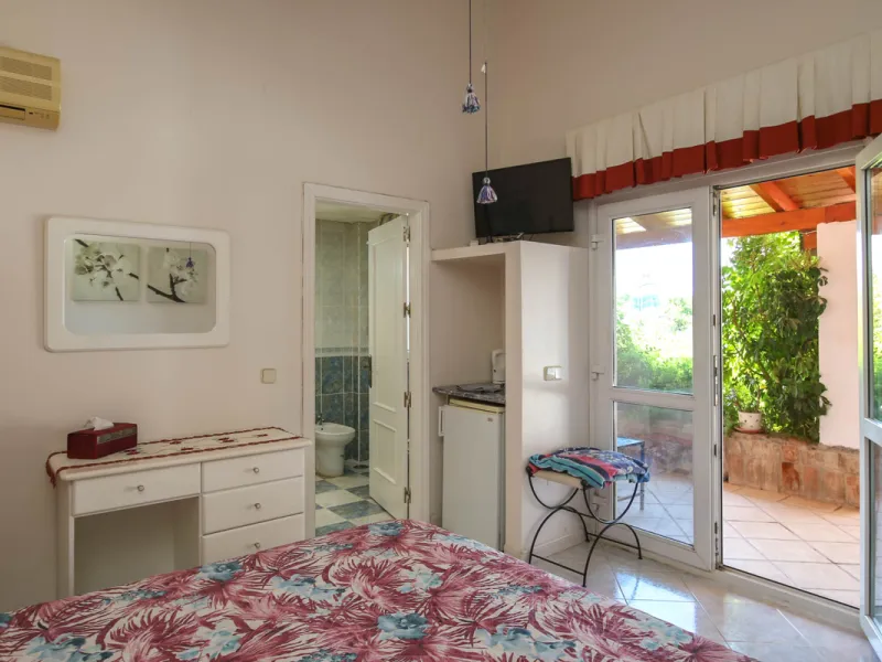 Geräumige Villa mit separatem Gästeappartement in ruhiger Lage