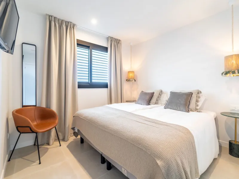 2-Bedroom / 1-Bathroom Apartment