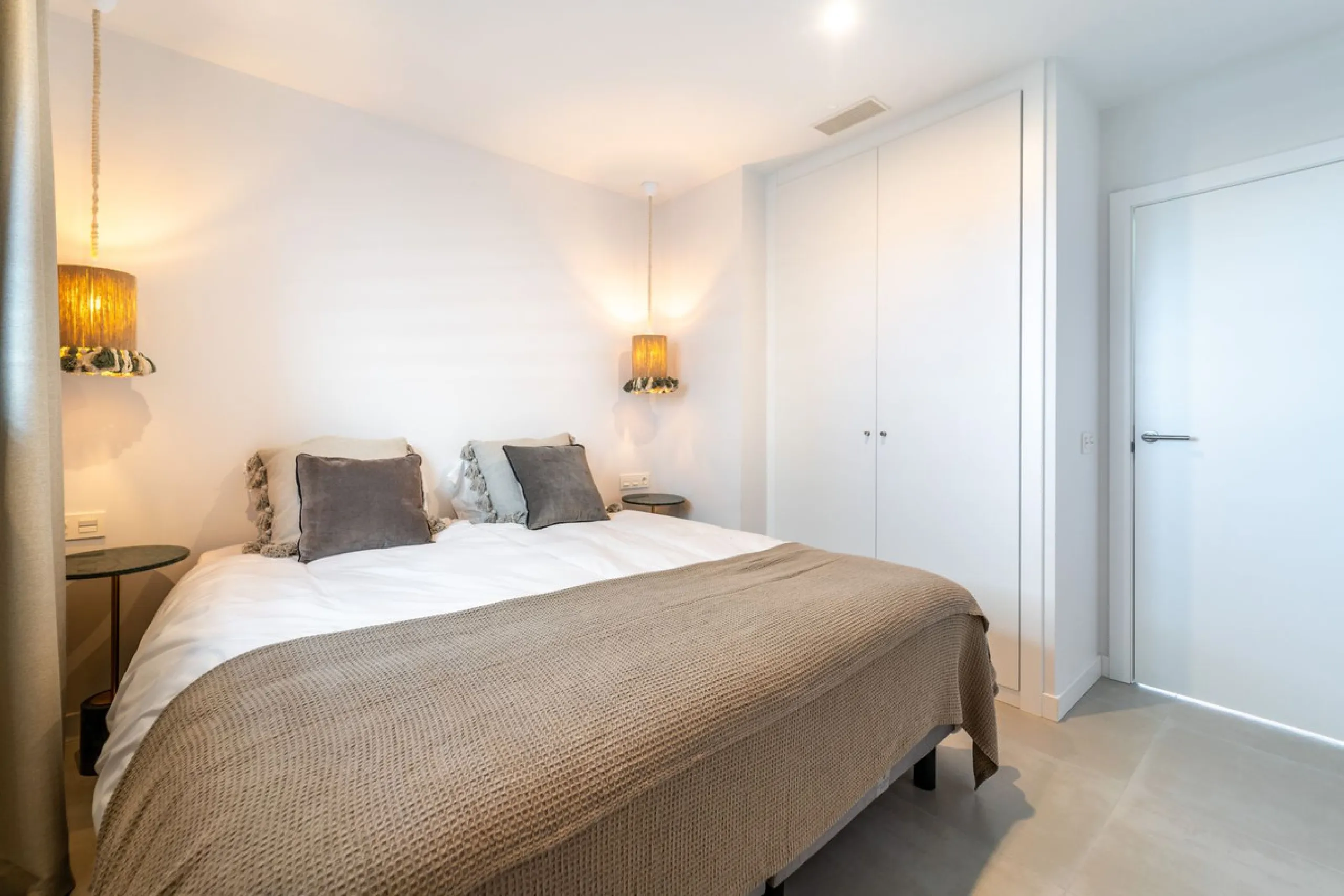 2-Bedroom / 1-Bathroom Apartment