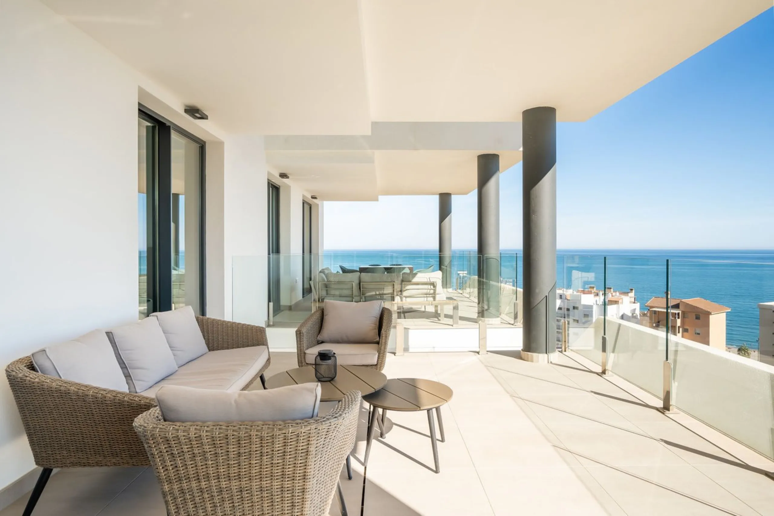 Apartment - Middle Floor Apartment в продаже в Fuengirola, Málaga. В доме 2 спален и 2 ванных комнат. Площадь дома 69 м²