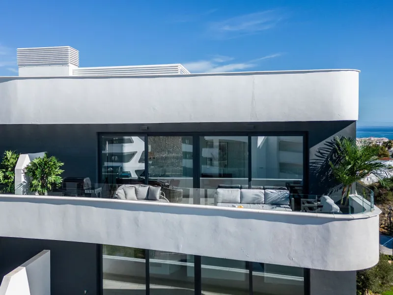 2-Bedroom / 2-Bathroom Apartment