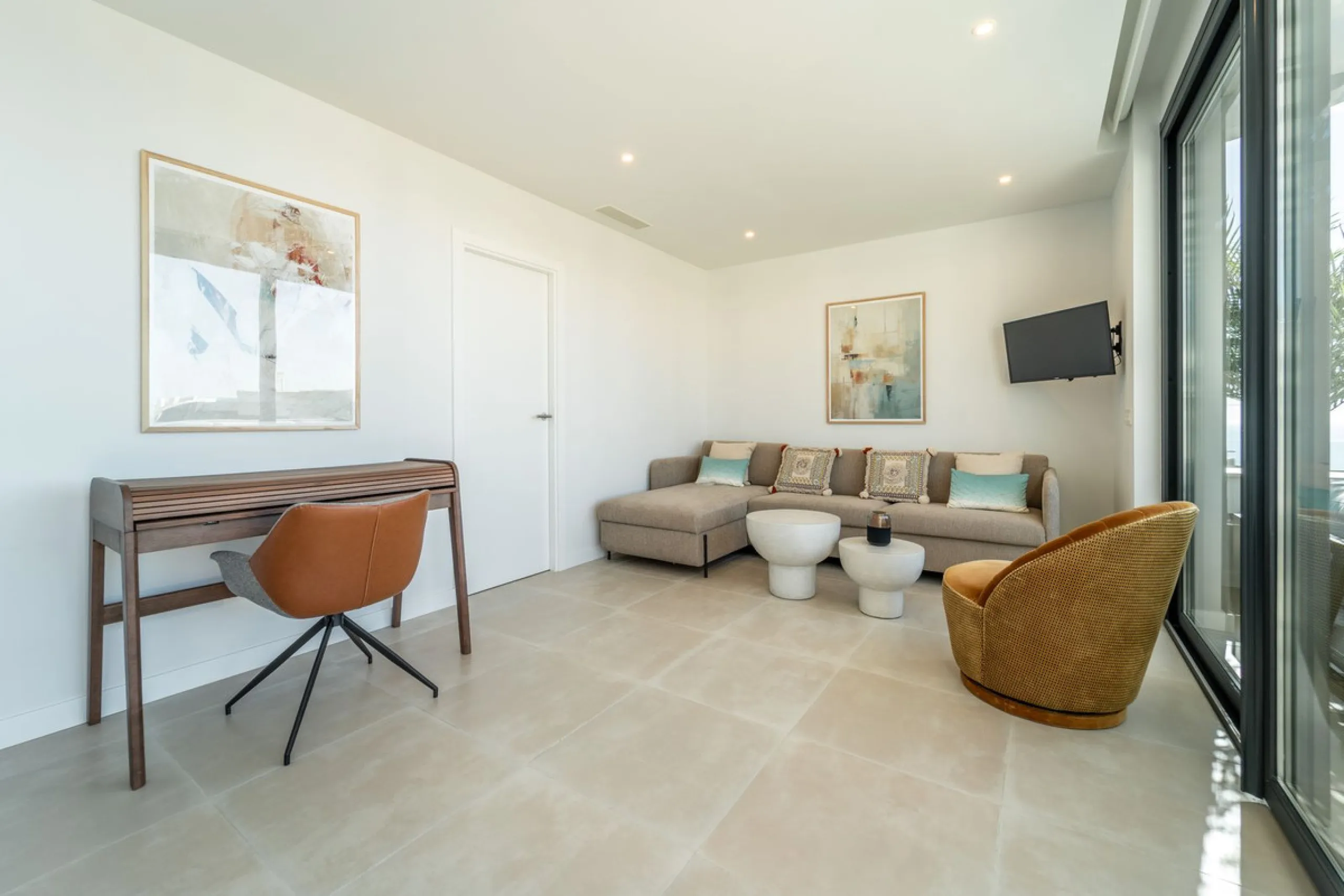 2-Bedroom / 2-Bathroom Apartment