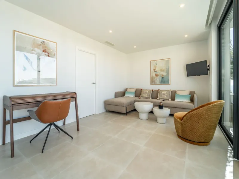 2-Bedroom / 2-Bathroom Apartment