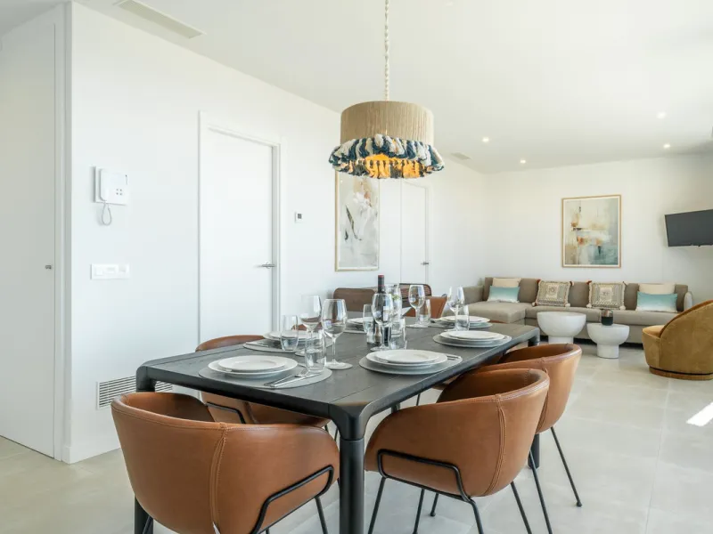 2-Bedroom / 2-Bathroom Apartment