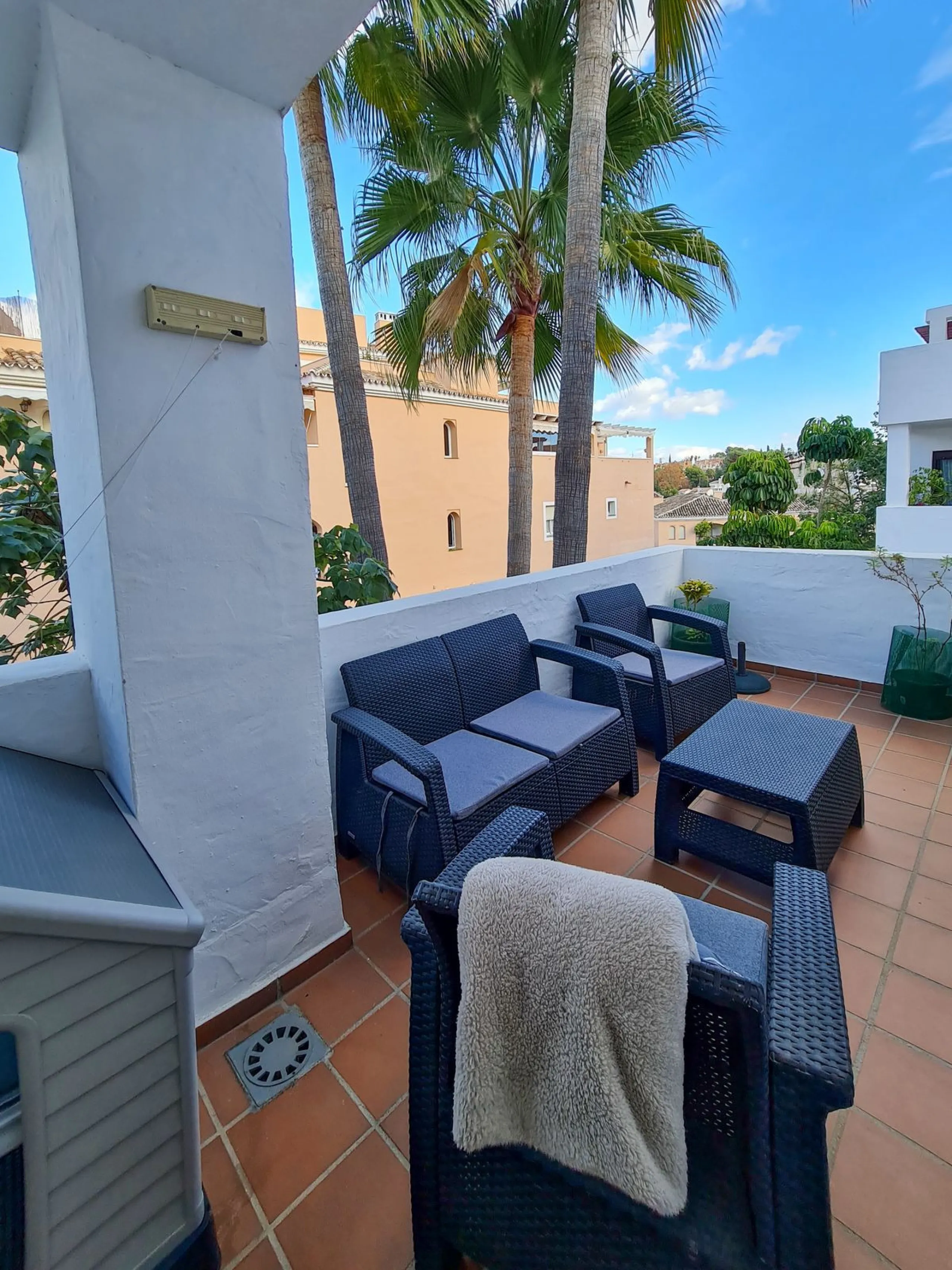 Elevated ground floor apartment in La Maestranza, Nueva Andalucia.  A closed development with 24 hour security, very well  maintained gardens and green areas with 2 pools (one of them heated).  Spacious apartment with parquet floors.  It could be converte