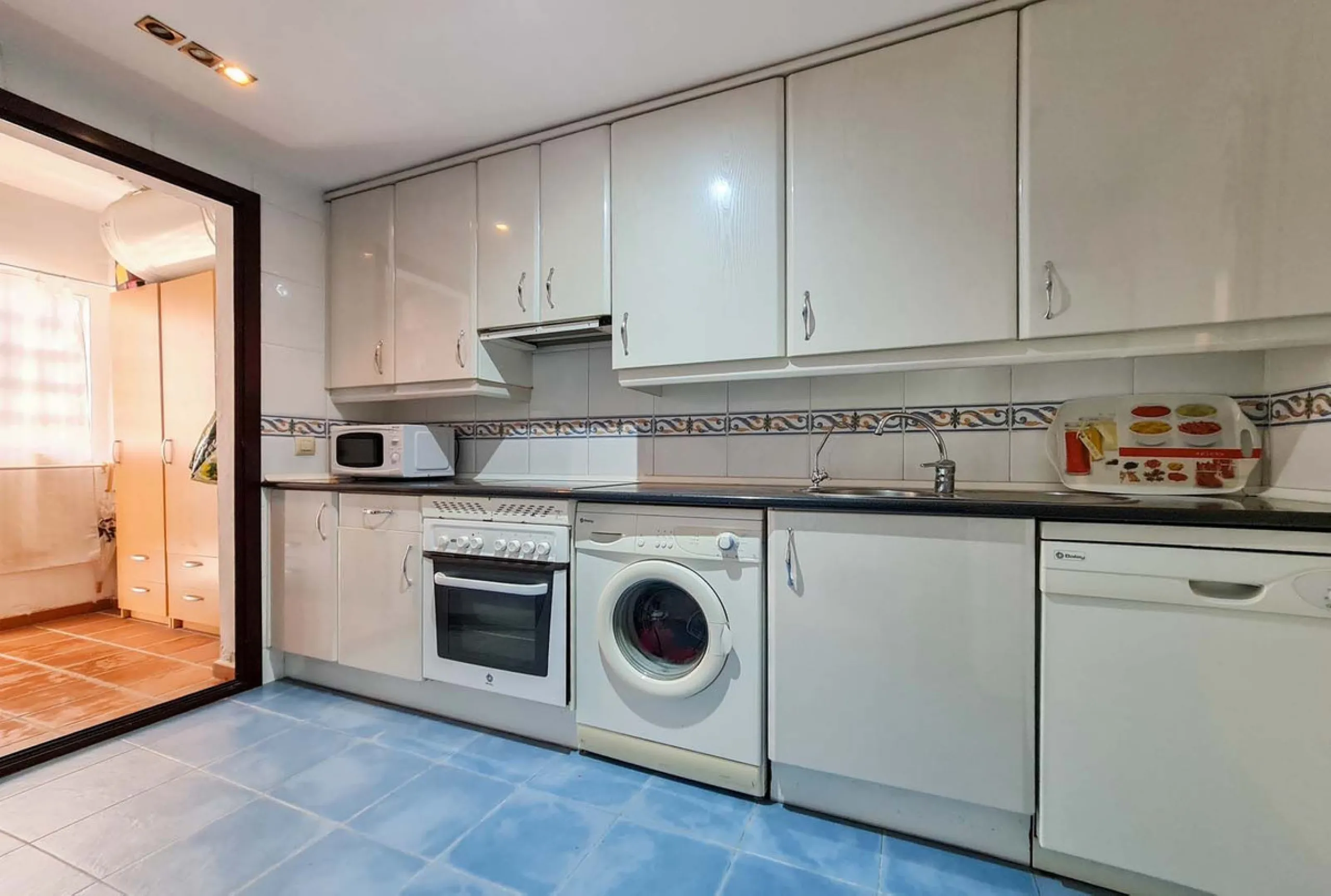Elevated ground floor apartment in La Maestranza, Nueva Andalucia.  A closed development with 24 hour security, very well  maintained gardens and green areas with 2 pools (one of them heated).  Spacious apartment with parquet floors.  It could be converte