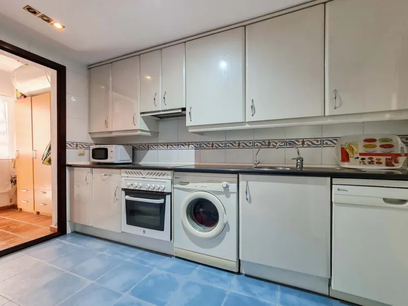 Elevated ground floor apartment in La Maestranza, Nueva Andalucia.  A closed development with 24 hour security, very well  maintained gardens and green areas with 2 pools (one of them heated).  Spacious apartment with parquet floors.  It could be converte