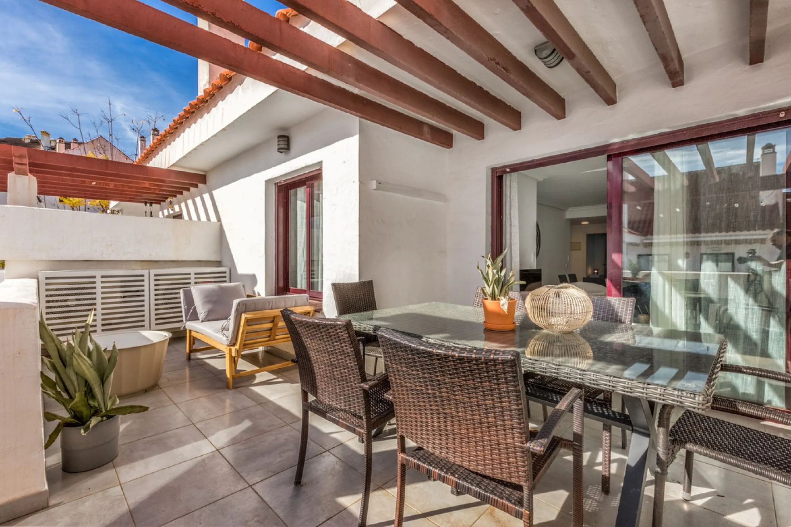 Apartment - Middle Floor Apartment в продаже в Marbella, Málaga. В доме 3 спален и 2 ванных комнат. Площадь дома 103 м²