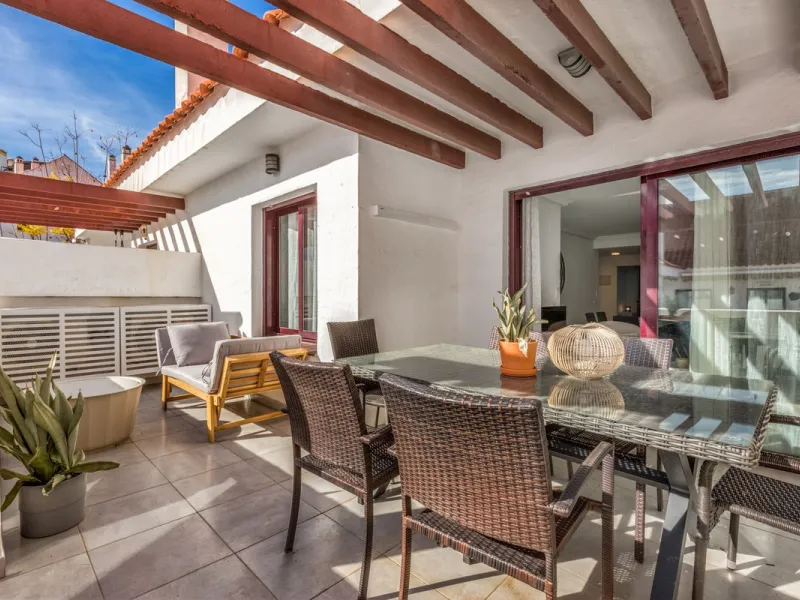 Apartment - Middle Floor Apartment в продаже в Marbella, Málaga. В доме 3 спален и 2 ванных комнат. Площадь дома 103 м²