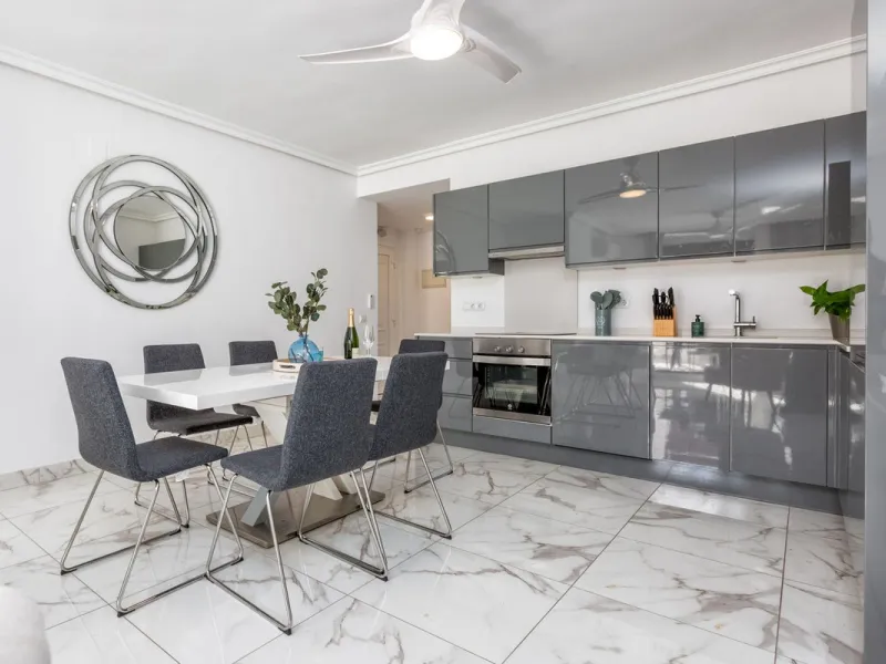 Apartment - Middle Floor Apartment в продаже в Marbella, Málaga. В доме 3 спален и 2 ванных комнат. Площадь дома 103 м²
