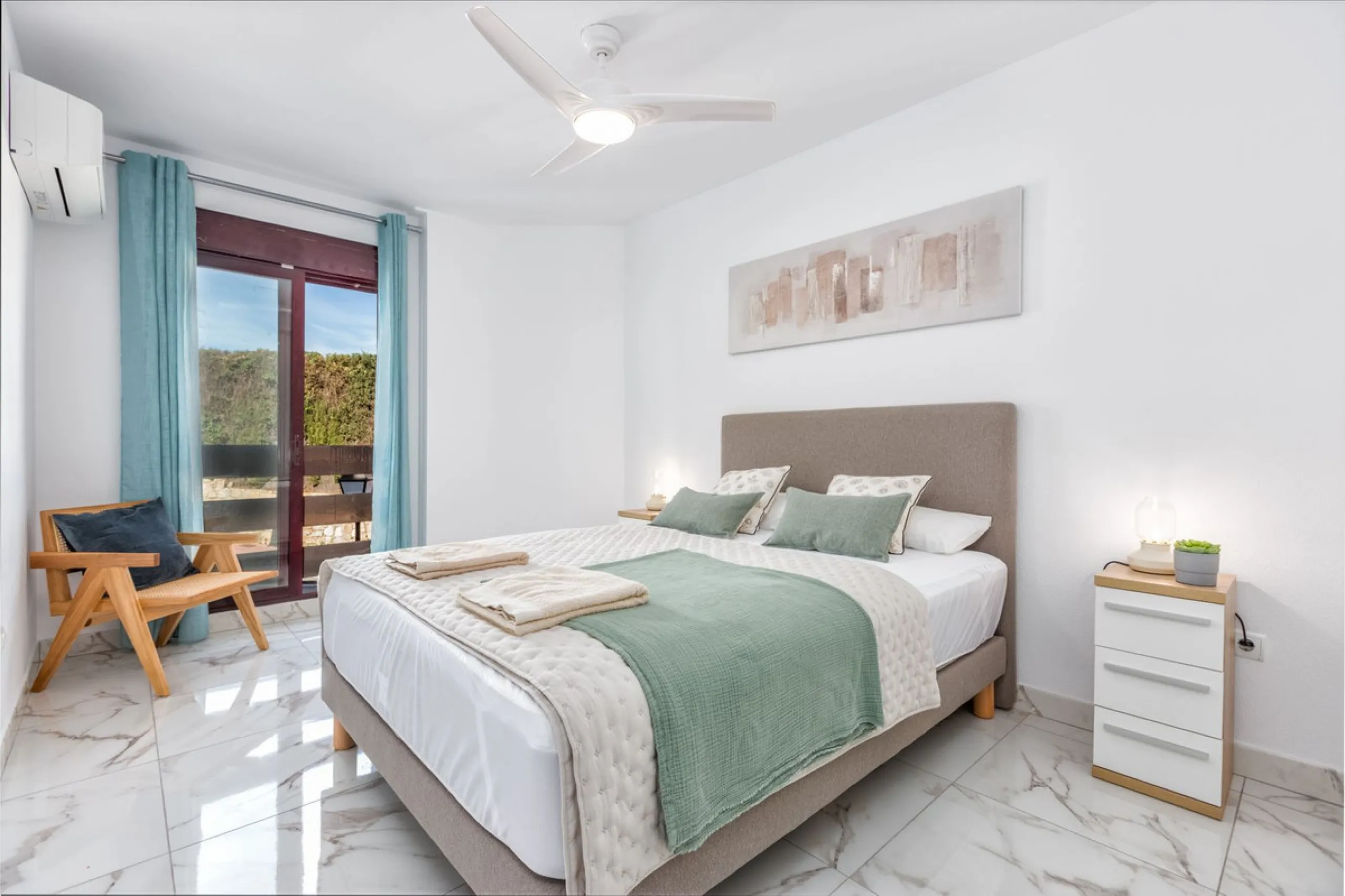 Apartment - Middle Floor Apartment в продаже в Marbella, Málaga. В доме 3 спален и 2 ванных комнат. Площадь дома 103 м²