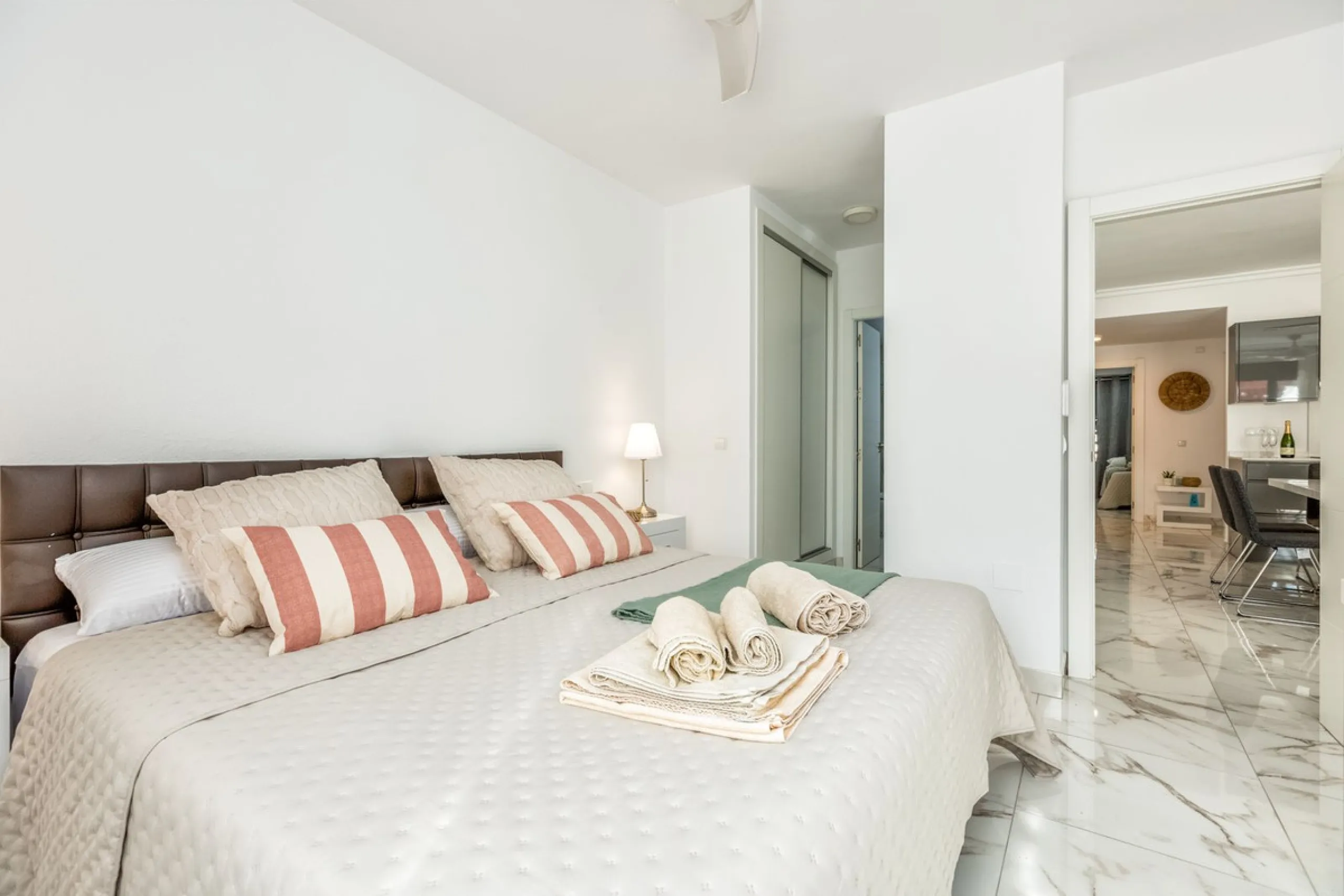 Apartment - Middle Floor Apartment в продаже в Marbella, Málaga. В доме 3 спален и 2 ванных комнат. Площадь дома 103 м²