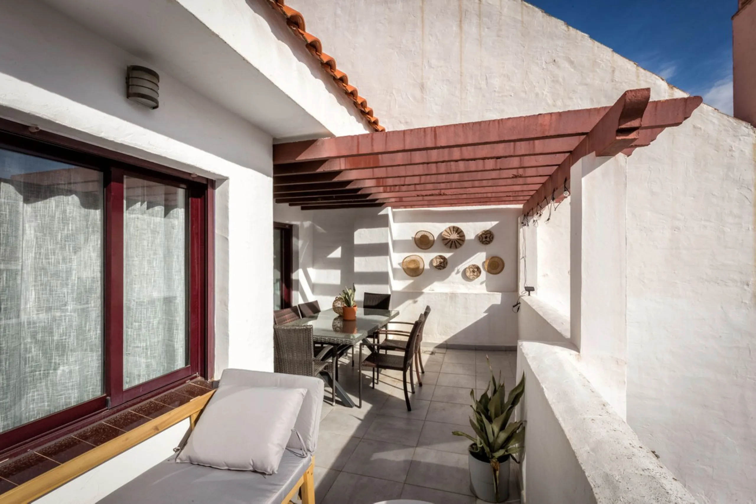 Apartment - Middle Floor Apartment в продаже в Marbella, Málaga. В доме 3 спален и 2 ванных комнат. Площадь дома 103 м²