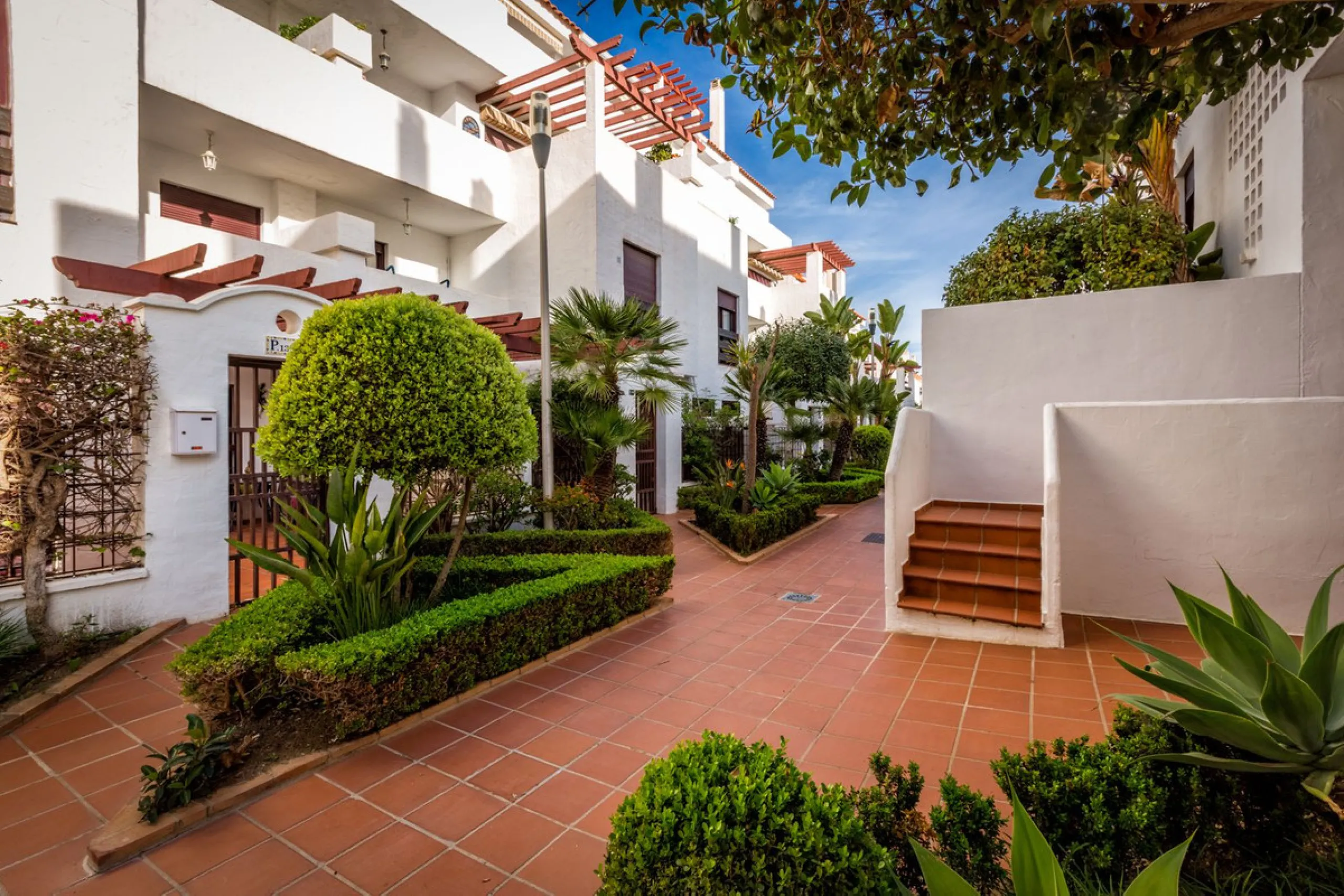 Apartment - Middle Floor Apartment в продаже в Marbella, Málaga. В доме 3 спален и 2 ванных комнат. Площадь дома 103 м²