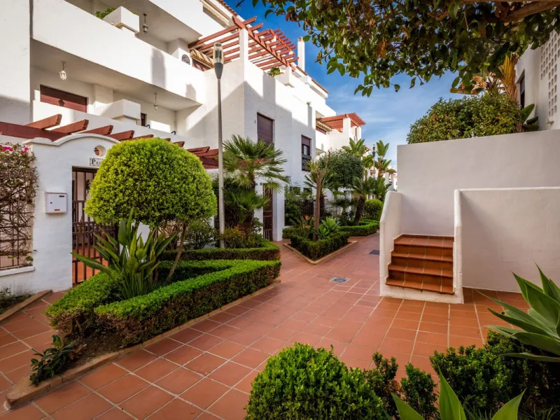 Apartment - Middle Floor Apartment в продаже в Marbella, Málaga. В доме 3 спален и 2 ванных комнат. Площадь дома 103 м²