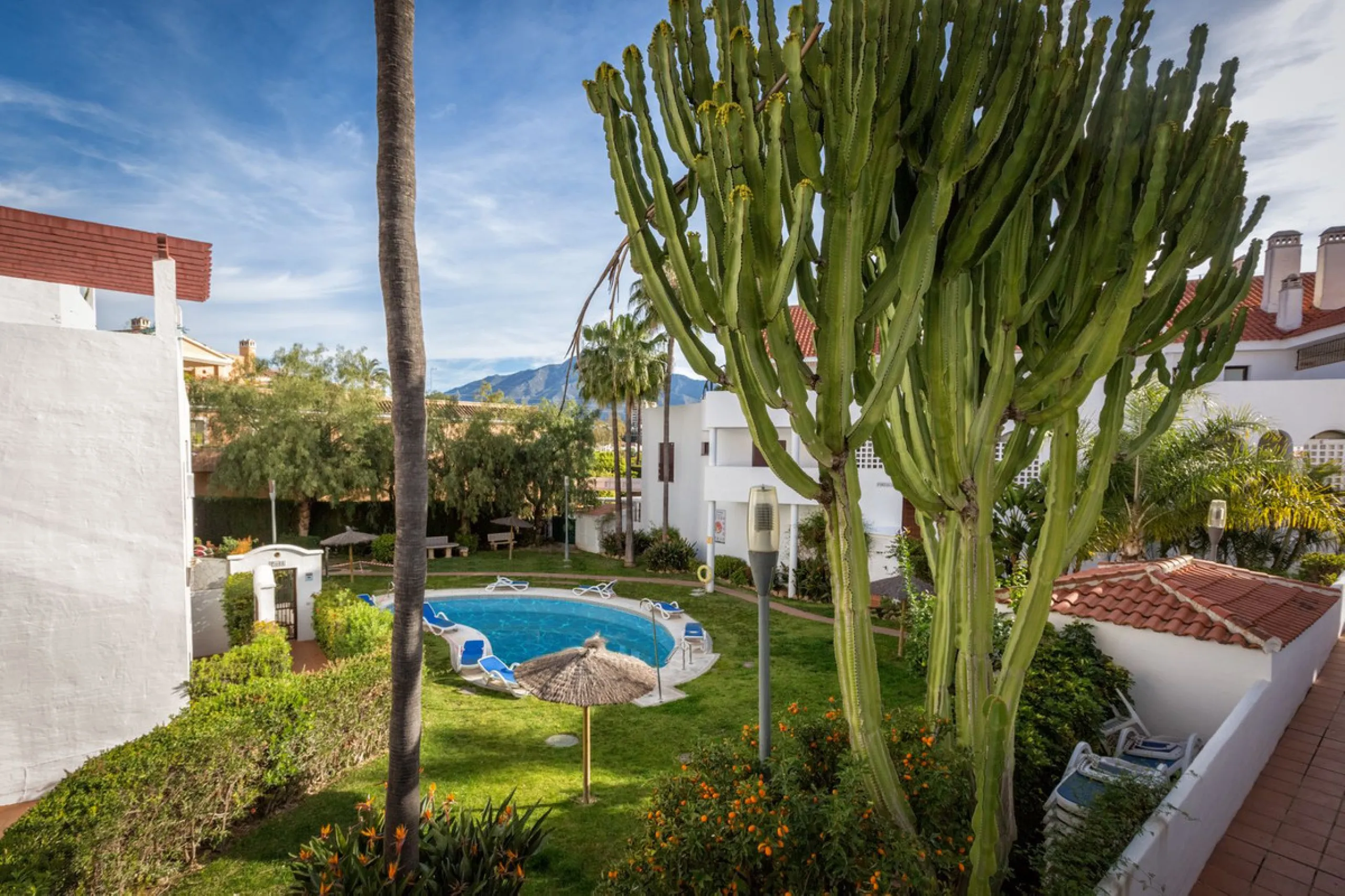 Apartment - Middle Floor Apartment в продаже в Marbella, Málaga. В доме 3 спален и 2 ванных комнат. Площадь дома 103 м²