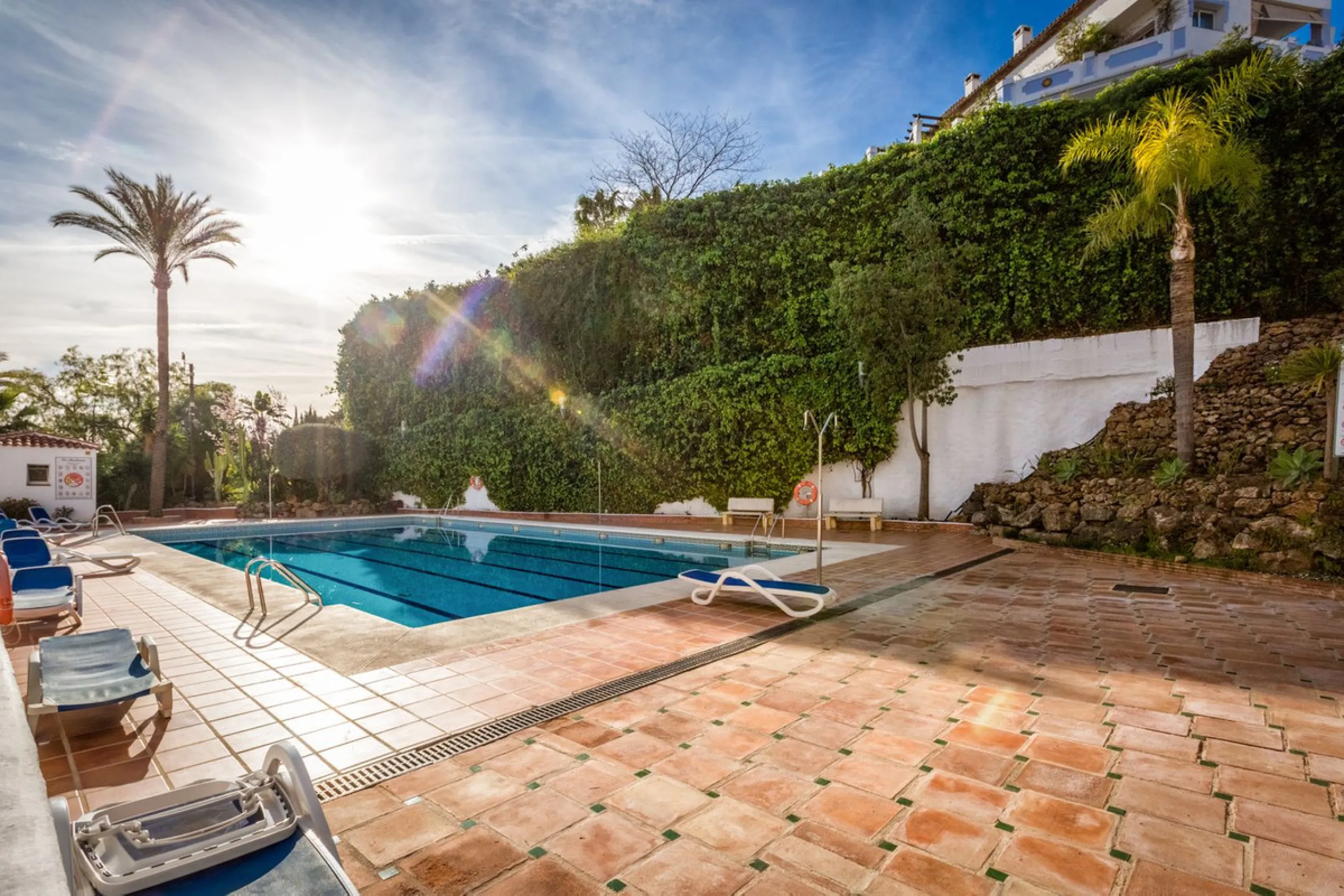 Apartment - Middle Floor Apartment в продаже в Marbella, Málaga. В доме 3 спален и 2 ванных комнат. Площадь дома 103 м²