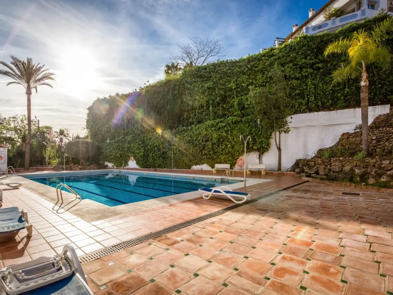 Apartment - Middle Floor Apartment в продаже в Marbella, Málaga. В доме 3 спален и 2 ванных комнат. Площадь дома 103 м²
