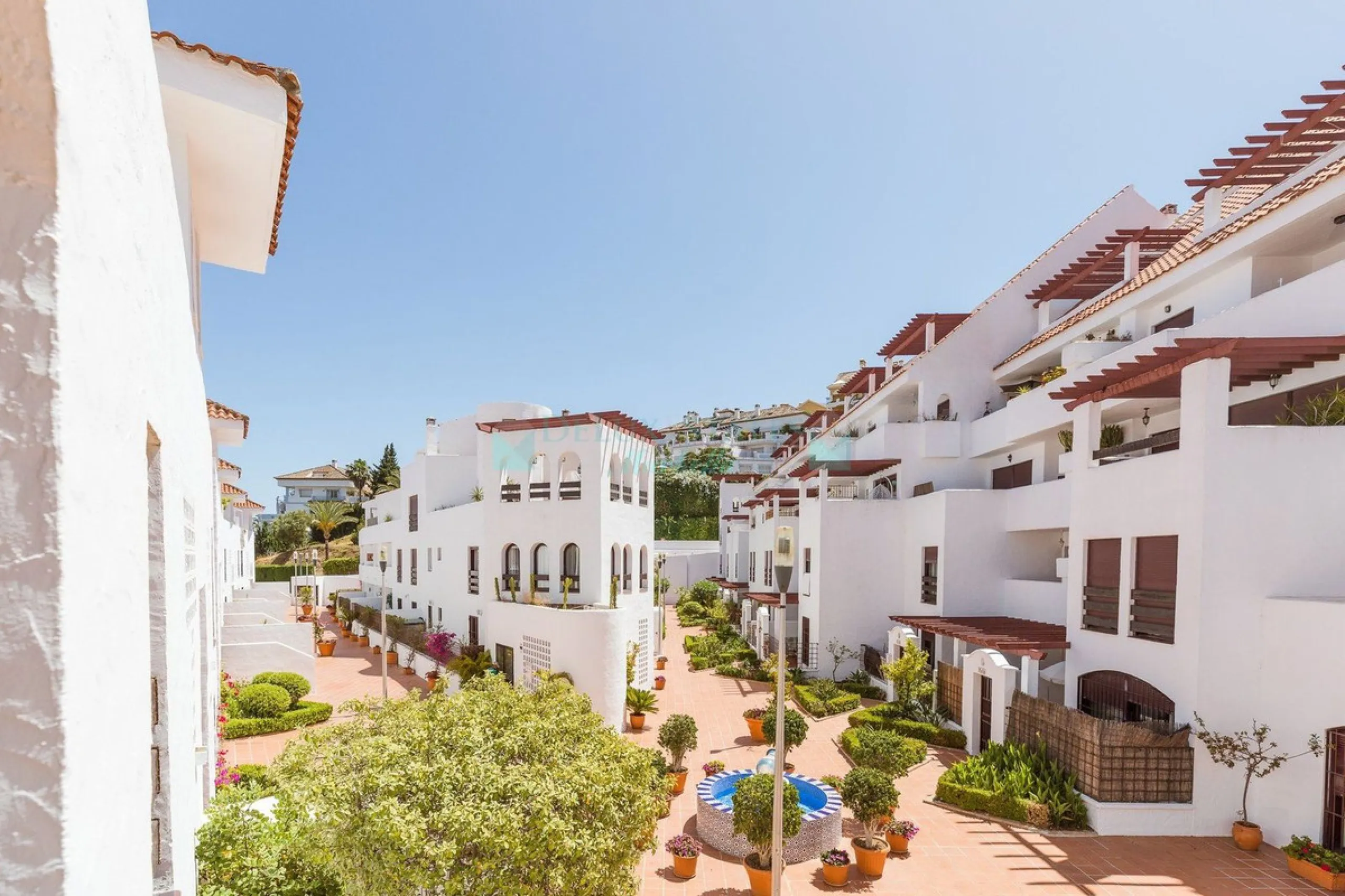 Apartment - Middle Floor Apartment в продаже в Marbella, Málaga. В доме 3 спален и 2 ванных комнат. Площадь дома 103 м²