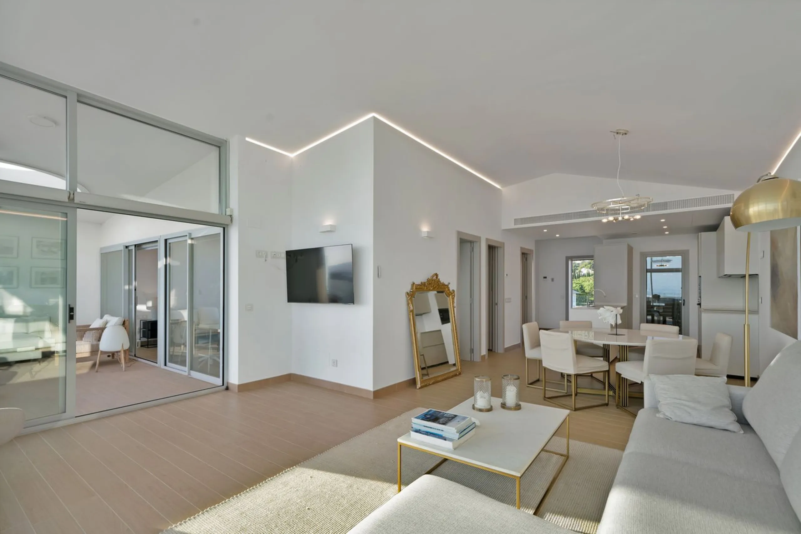 Penthouse with Breath taking Mediterranean Views in Residential Med One